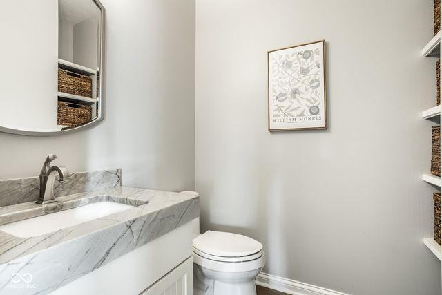 7390 Fox Hollow Ridge, Zionsville, IN 46077