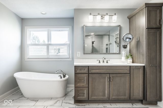 7390 Fox Hollow Ridge, Zionsville, IN 46077