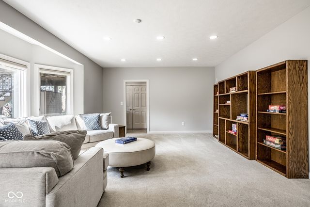 7390 Fox Hollow Ridge, Zionsville, IN 46077