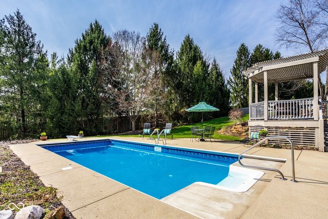 7390 Fox Hollow Ridge, Zionsville, IN 46077
