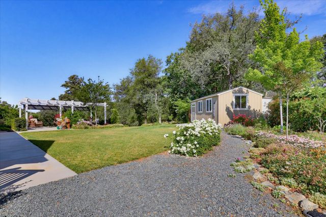 11503 Lime Kiln Rd, Grass Valley, CA 95949