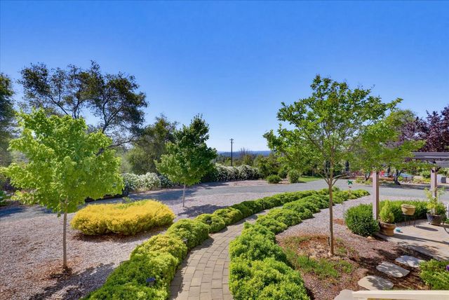 11503 Lime Kiln Rd, Grass Valley, CA 95949