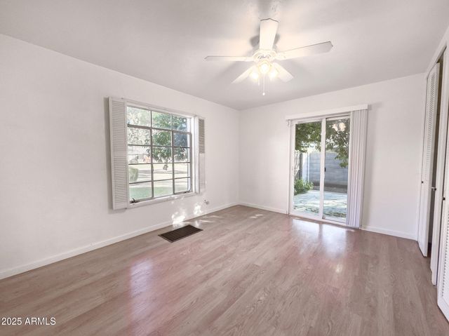 41 E MYRTLE Avenue, Phoenix, AZ 85020