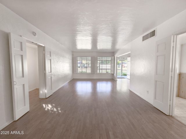 41 E MYRTLE Avenue, Phoenix, AZ 85020