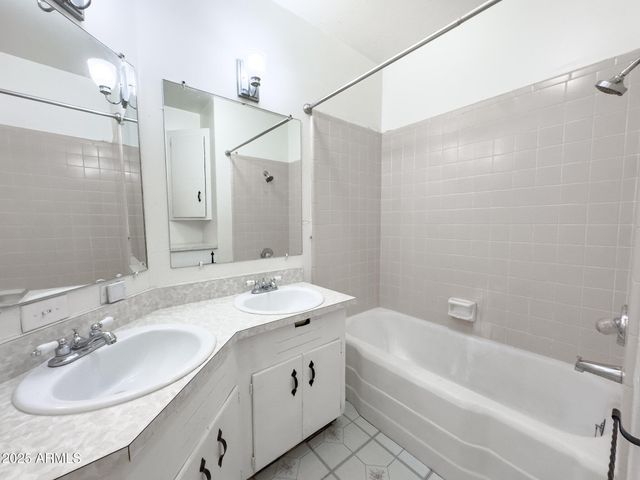 41 E MYRTLE Avenue, Phoenix, AZ 85020