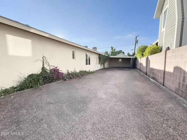 41 E MYRTLE Avenue, Phoenix, AZ 85020