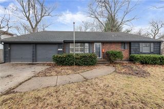 9005 Grandview Drive, Overland Park, KS 66212