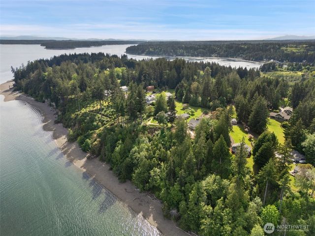 211 E Vineyard Crest Road, Grapeview, WA 98546