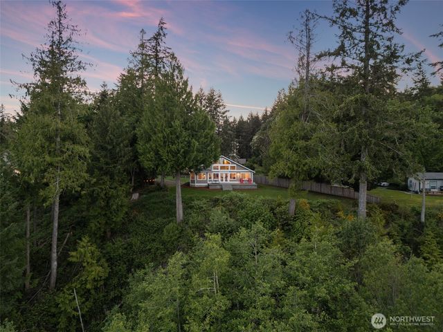 211 E Vineyard Crest Road, Grapeview, WA 98546