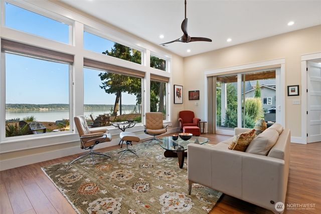 211 E Vineyard Crest Road, Grapeview, WA 98546