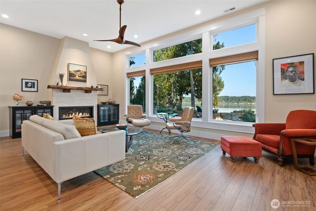 211 E Vineyard Crest Road, Grapeview, WA 98546