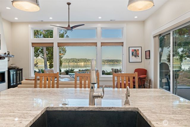 211 E Vineyard Crest Road, Grapeview, WA 98546