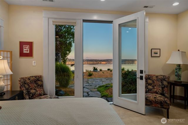 211 E Vineyard Crest Road, Grapeview, WA 98546