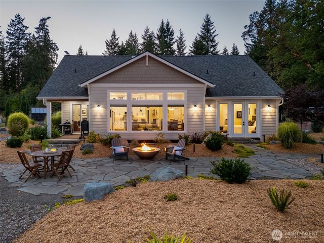 211 E Vineyard Crest Road, Grapeview, WA 98546