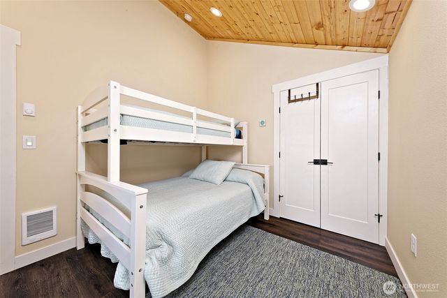 211 E Vineyard Crest Road, Grapeview, WA 98546