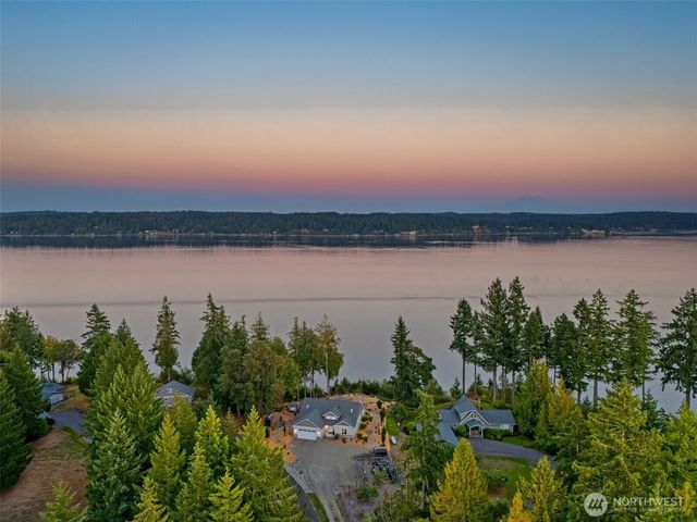 211 E Vineyard Crest Road, Grapeview, WA 98546