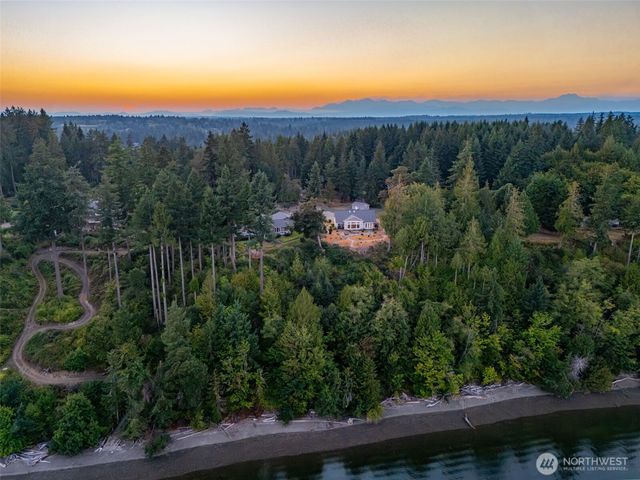211 E Vineyard Crest Road, Grapeview, WA 98546