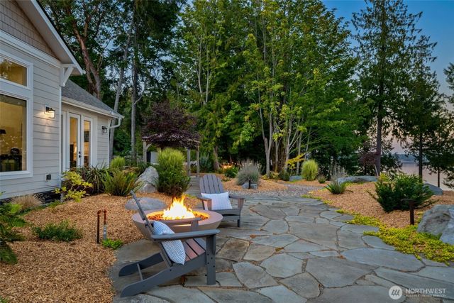 211 E Vineyard Crest Road, Grapeview, WA 98546