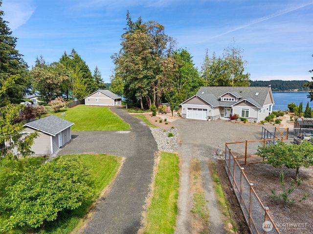 211 E Vineyard Crest Road, Grapeview, WA 98546