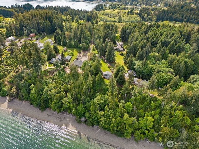 211 E Vineyard Crest Road, Grapeview, WA 98546