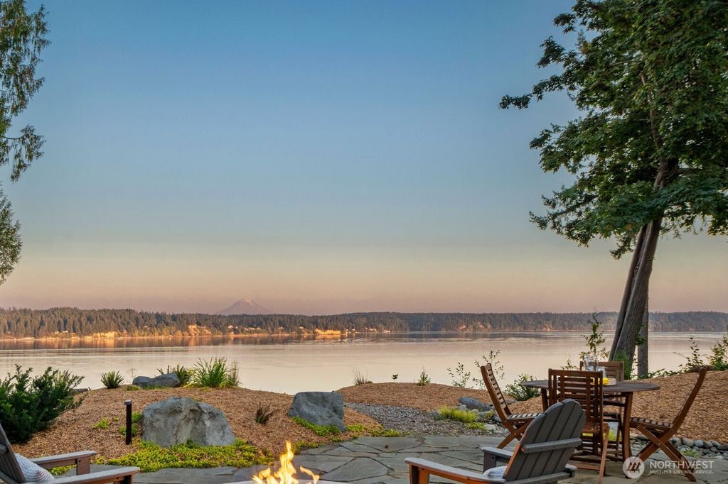 211 E Vineyard Crest Road, Grapeview, WA 98546