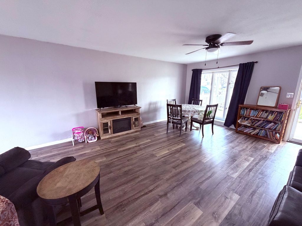 Image 3 of property listing at 1444 E 4th Street, Centralia, IL 62801