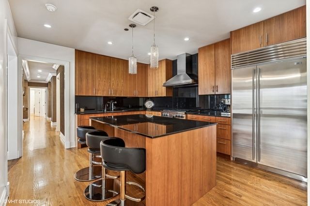840 N Lake Shore Drive 1002, Chicago, IL 60611