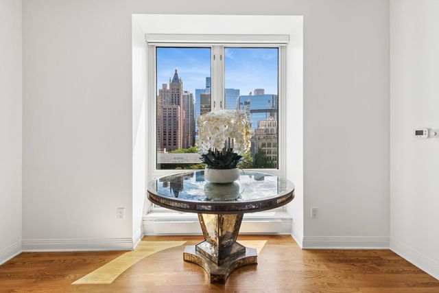840 N Lake Shore Drive 1002, Chicago, IL 60611