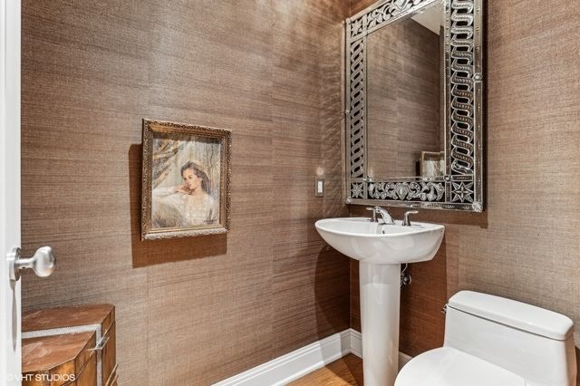 840 N Lake Shore Drive 1002, Chicago, IL 60611