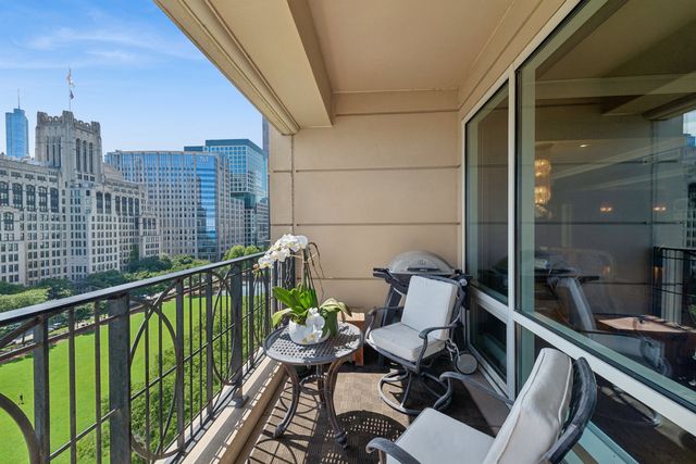 840 N Lake Shore Drive 1002, Chicago, IL 60611