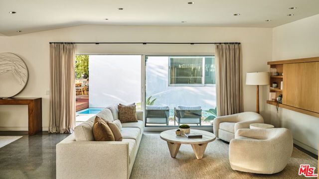 103 Winnett Place, Santa Monica, CA 90402