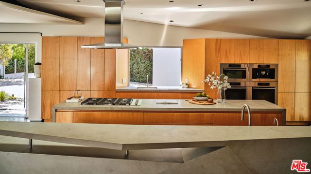103 Winnett Place, Santa Monica, CA 90402
