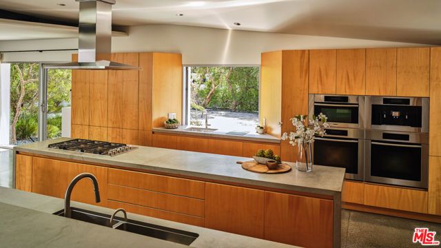 103 Winnett Place, Santa Monica, CA 90402