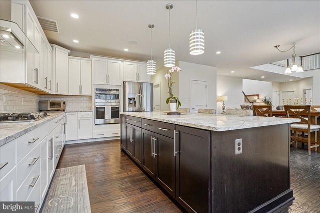 5872 WATERLOO BRIDGE CIR, Haymarket, VA 20169