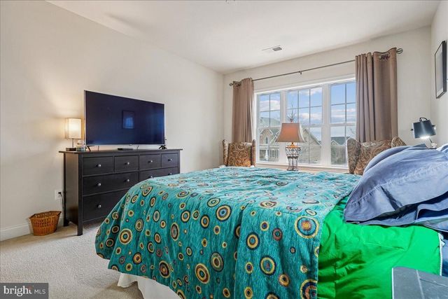 5872 WATERLOO BRIDGE CIR, Haymarket, VA 20169