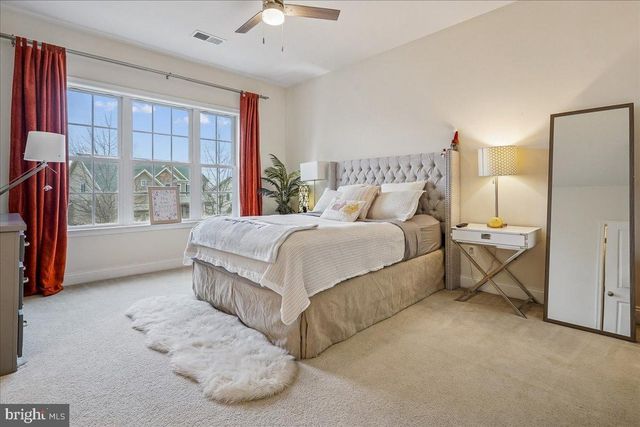 5872 WATERLOO BRIDGE CIR, Haymarket, VA 20169