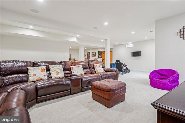 5872 WATERLOO BRIDGE CIR, Haymarket, VA 20169