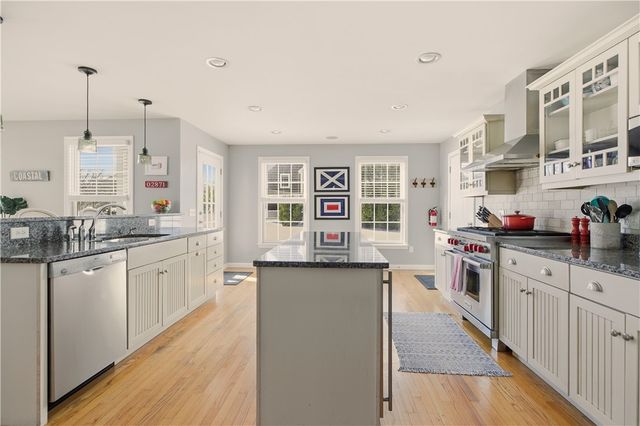 105 Lilac Lane, Portsmouth, RI 02871