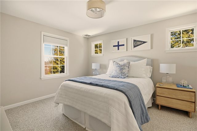 105 Lilac Lane, Portsmouth, RI 02871