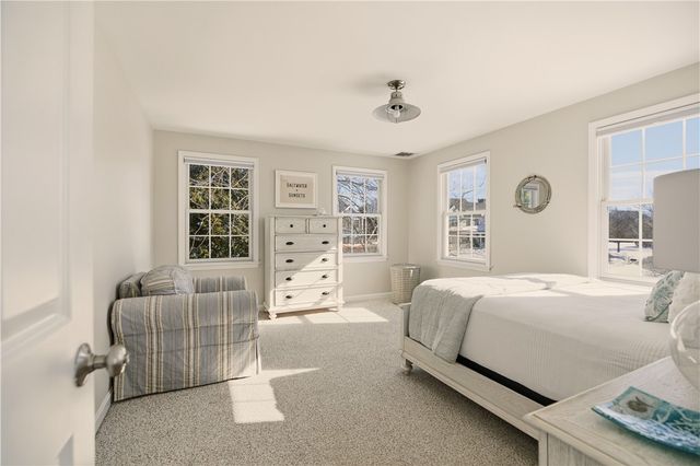 105 Lilac Lane, Portsmouth, RI 02871