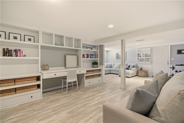 105 Lilac Lane, Portsmouth, RI 02871