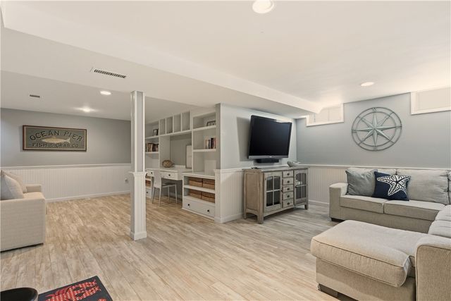 105 Lilac Lane, Portsmouth, RI 02871