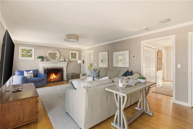 105 Lilac Lane, Portsmouth, RI 02871