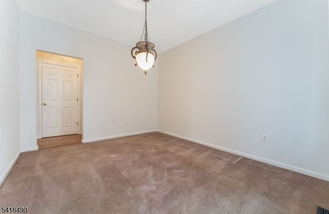 4 Pinehurst Cir, Clinton Twp., NJ 08801