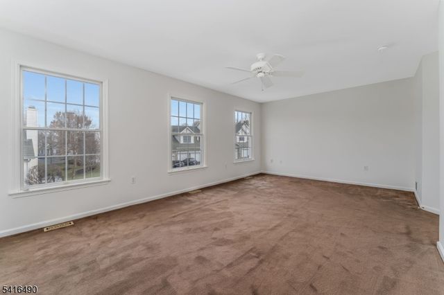 4 Pinehurst Cir, Clinton Twp., NJ 08801