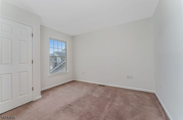 4 Pinehurst Cir, Clinton Twp., NJ 08801