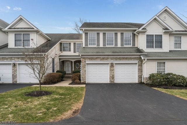 4 Pinehurst Cir, Clinton Twp., NJ 08801