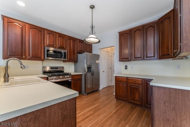 4 Pinehurst Cir, Clinton Twp., NJ 08801