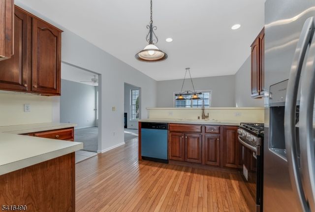 4 Pinehurst Cir, Clinton Twp., NJ 08801