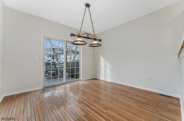 4 Pinehurst Cir, Clinton Twp., NJ 08801